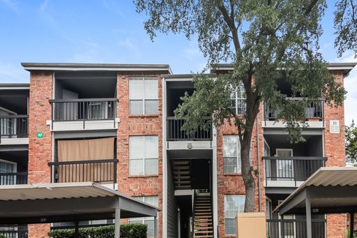$400 OFF First Month’s Rent! Stylish Dallas 1-Bedroom with Pool, In-Unit Laundry & Utilities Included! – photo 1