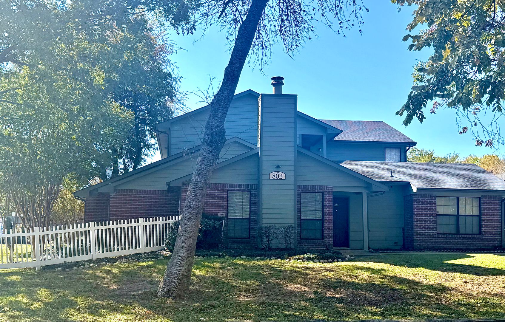 Garland Apartment: 802-814 Castleglen Dr