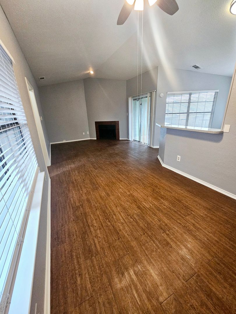 Garland Apartment: 802-814 Castleglen Dr