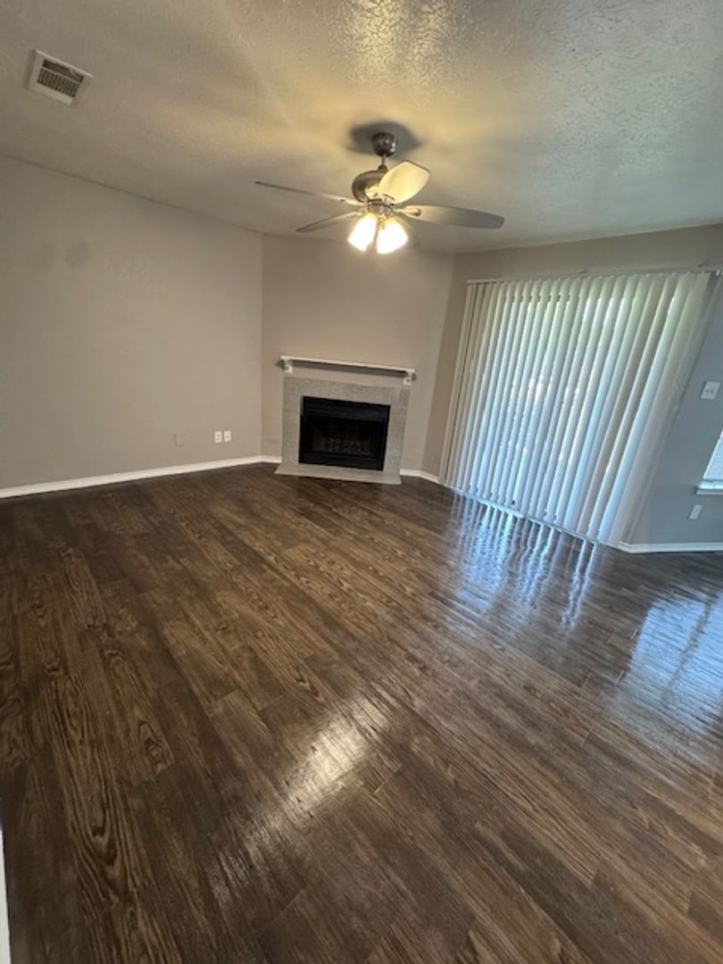 Garland Apartment: 802-814 Castleglen Dr