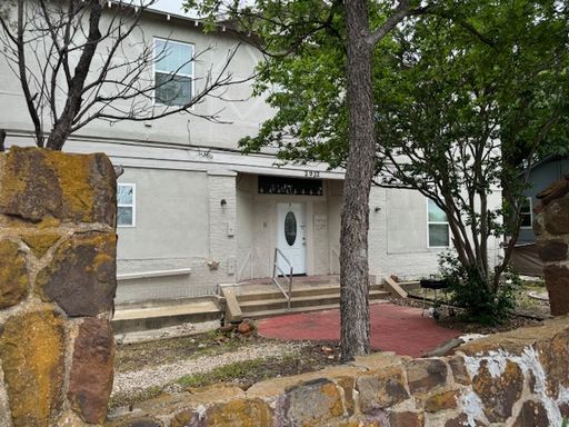 Beautifully Refinished 2 Bedroom Spacious Apartment – photo 1