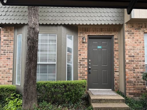 2 Bedroom, 2.5 Bath Townhome in Irving, TX! – photo 1