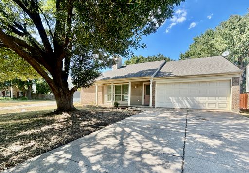 Charming 3-Bedroom Grand Prairie Home on Quiet Cul-de-Sac with Fenced Backyard! – photo 1