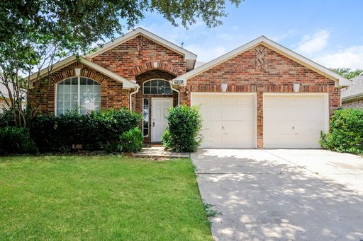 Spacious Family Home in South Fort Worth – photo 1