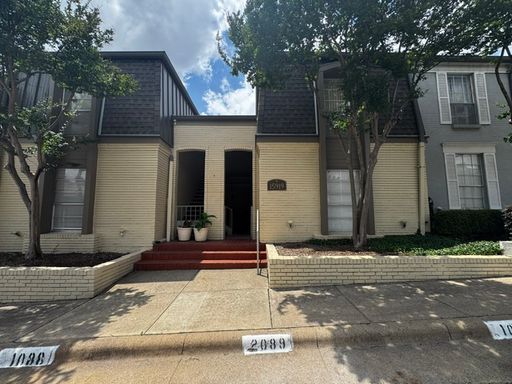 $400 OFF FIRST MONTH’S RENT! Utilities Included + Pool Access in Dallas! – photo 1