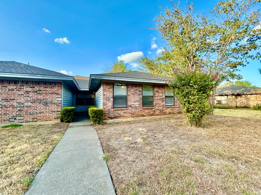 3 bed, 2 bath duplex unit in Fort Worth available for lease. – photo 1
