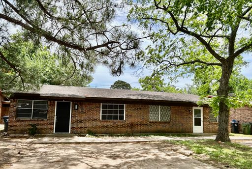 2-Bedroom Arlington Duplex with Fenced Backyard & Convenient Location! – photo 1