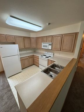 2 bed 2 bath corner unit with balcony in quite neighborhood near Cordata – photo 1
