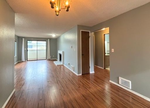Beautiful 2 Bedroom 2 Bathroom Home in Everett! – photo 1