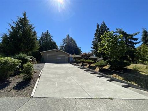 3 bed 2 bath Mt Vernon home with yard – photo 1
