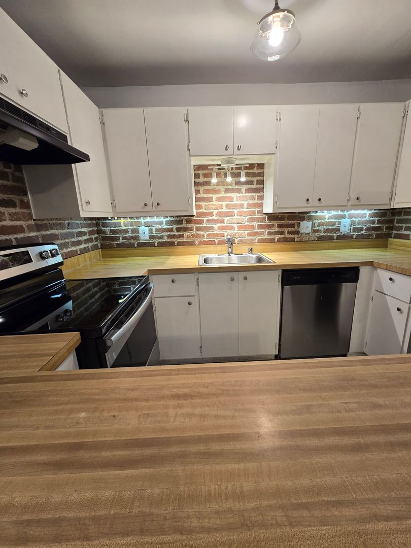 Renton Condo: 1425 S Puget Dr Apt E1