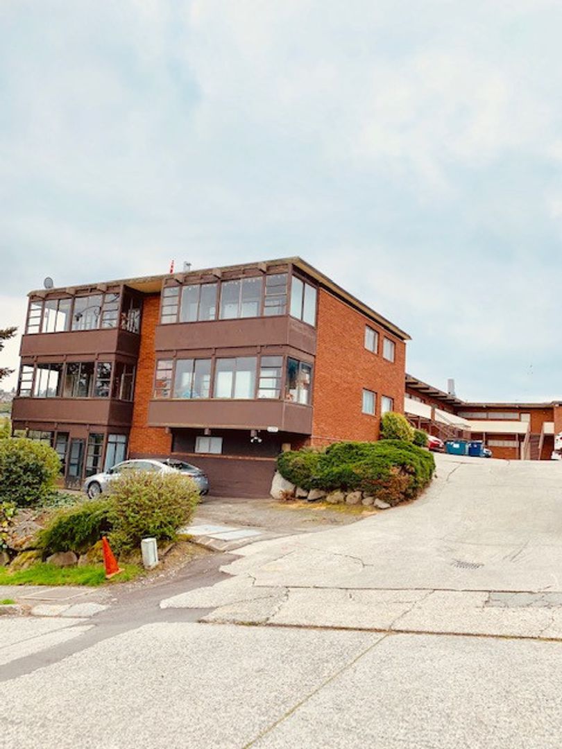 Seattle Apartment: 6609 SW Admiral Way