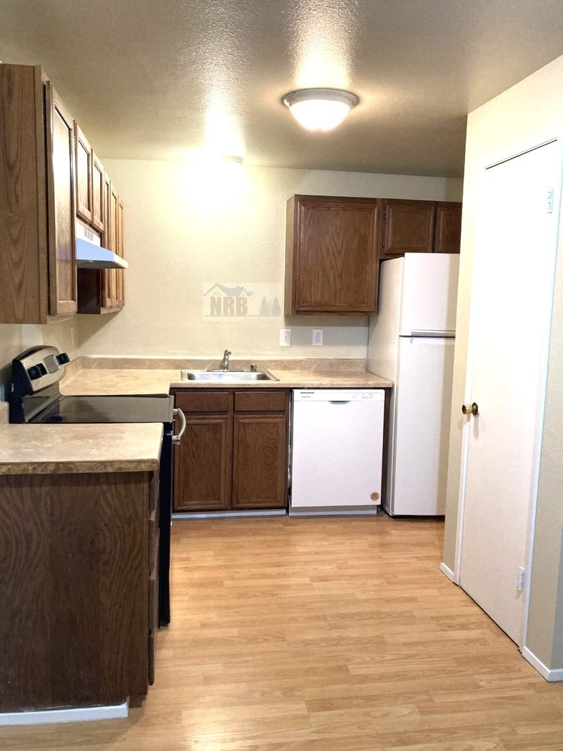 Auburn Apartment: 1812 I St NE