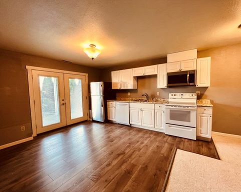 Cozy ADU unit in Ruston neighborhood! Move in credit of $500! – photo 1