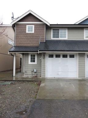 Spacious 3-Bedroom Townhouse with Garage Near Tacoma Mall & JBLM – photo 1