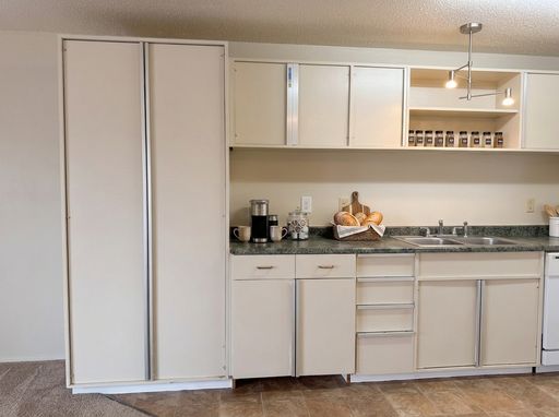 Cozy 1 Bedroom 1 Bathroom apartment for rent!!