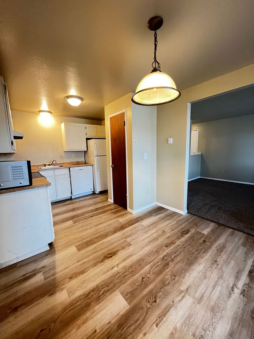 Auburn Apartment: 1812 I St NE