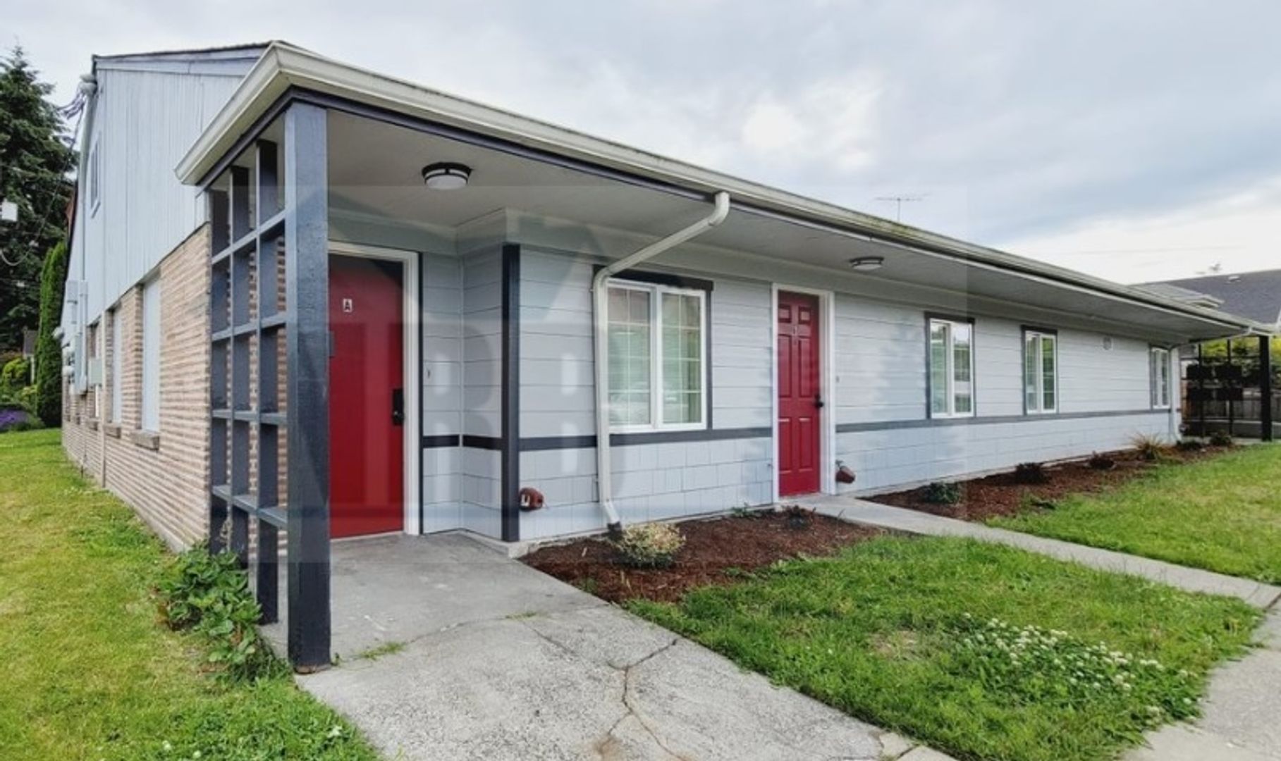 Tacoma Apartment: 806 S 39th Street
