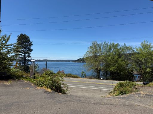 STUNNING view of Lake Washington! 2 bd Condo available now. – photo 1