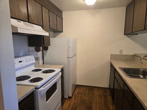 Landmarc II Apartments - Great Deal on 1br/1ba Top Floor Unit!