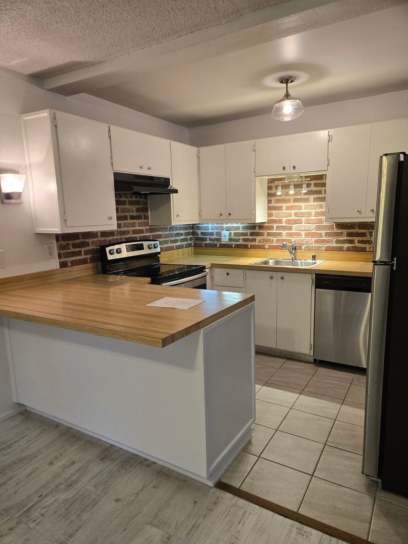 Renton Condo: 1425 S Puget Dr Apt E1