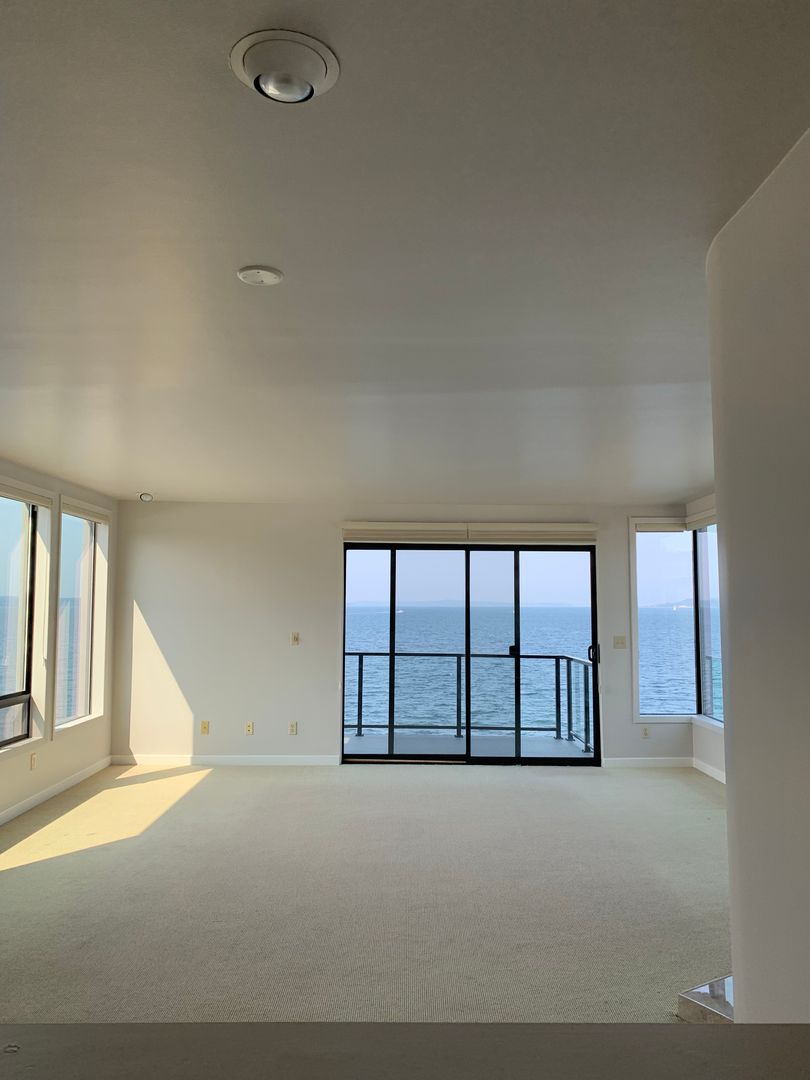 Seattle Condo: 3055 Alki Ave SW