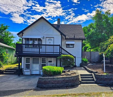Beautifully Updated 4 Bedroom 2 Bathroom home for rent!! – photo 1