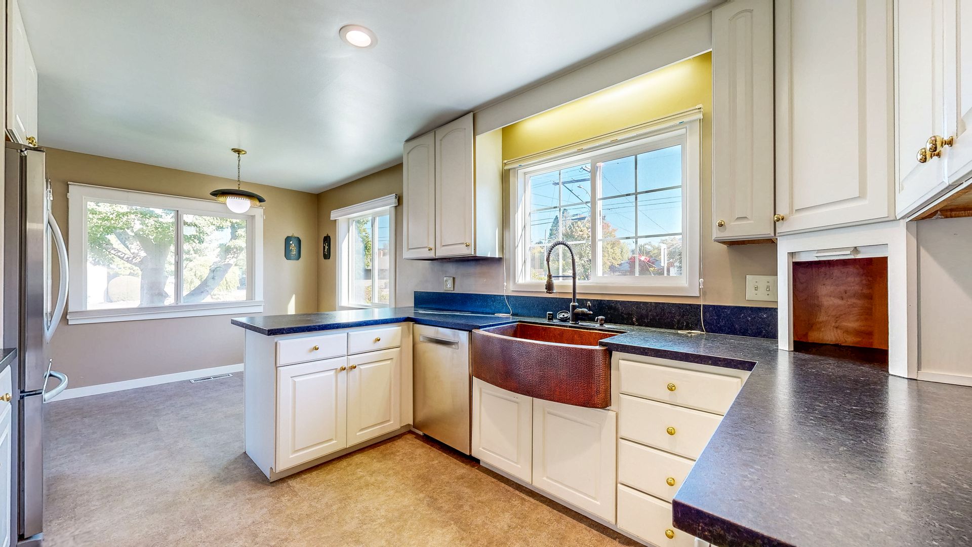 Santa Rosa House: 1827 Creekside Rd