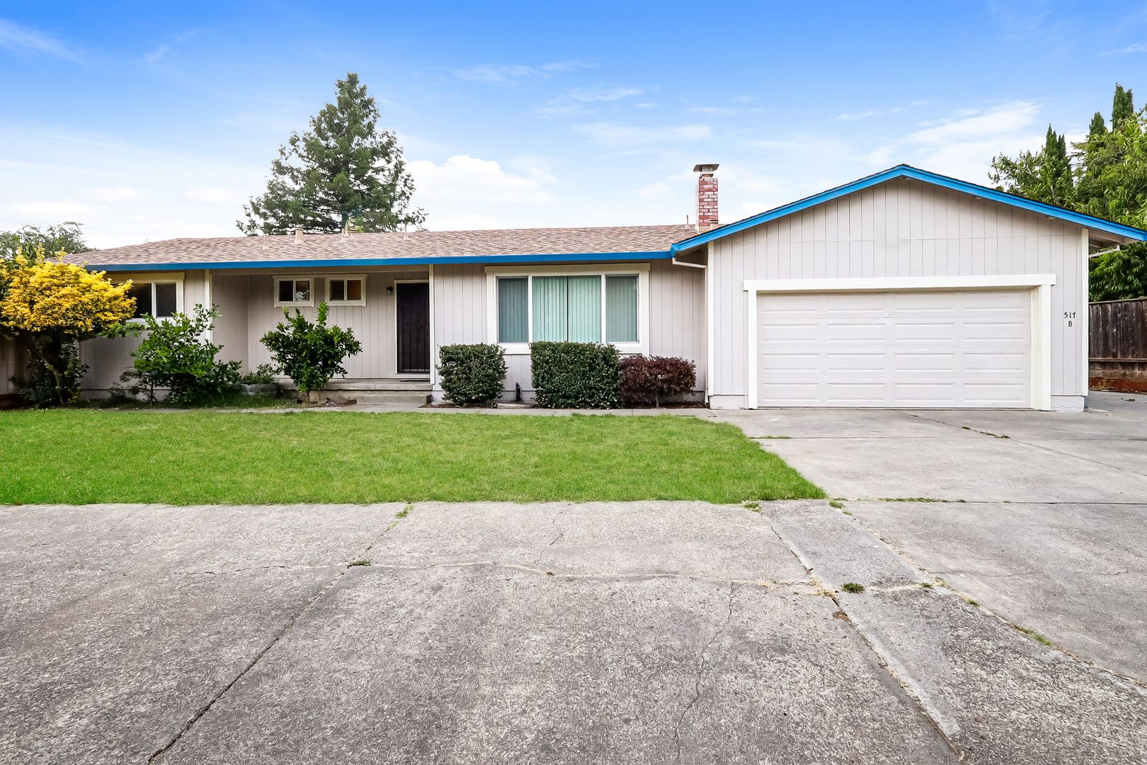 Santa Rosa Apartment: 517 Debbie Drive