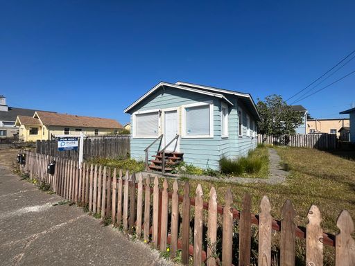 PURE Property Management Presents: 2 Bedroom Home in Downtown Fort Bragg