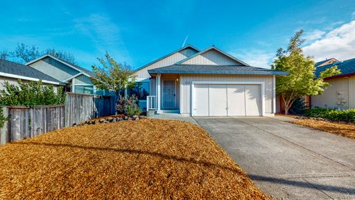 PURE Property Management Presents: 3 Bedroom/2 Bathroom Home in Lovely Windsor!