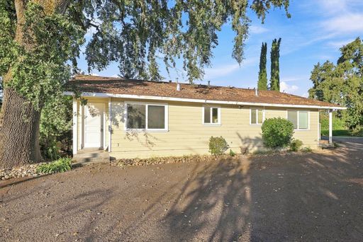 PURE Property Management Presents: Cozy 2BR Home in St. Helena Wine Country!