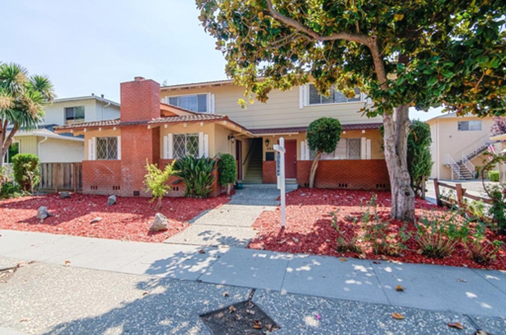 Campbell Apartment: 206 Echo Avenue