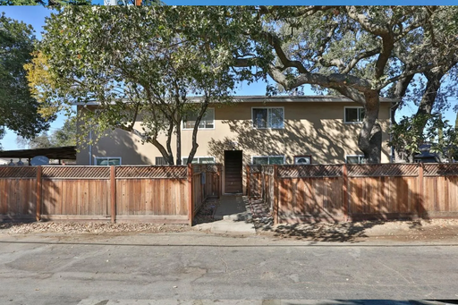 GILROY - (SECT 8 experience) - Updated DOWNSTAIRS unit with LARGE fenced patio. SECTION 8 OK.