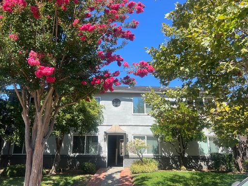 MOUNTAIN VIEW - #8 - Remodeled upstairs apartment, near downtown MTW.