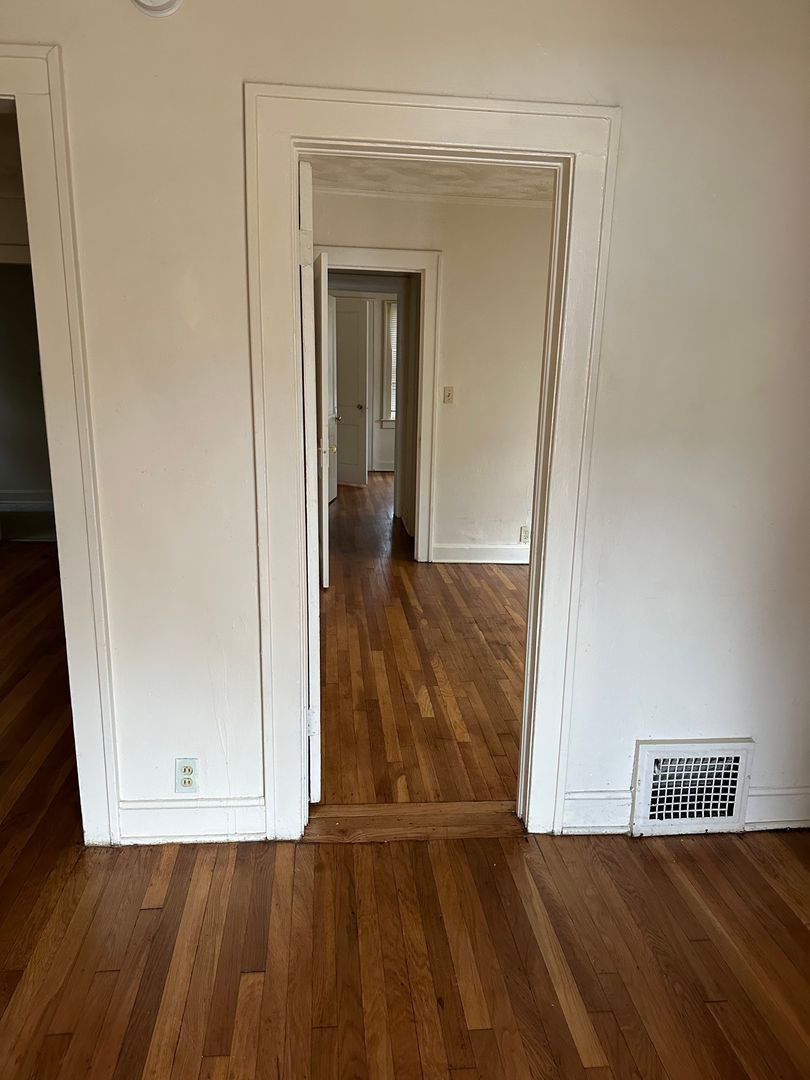 Kansas City House: 1302 E 62nd St