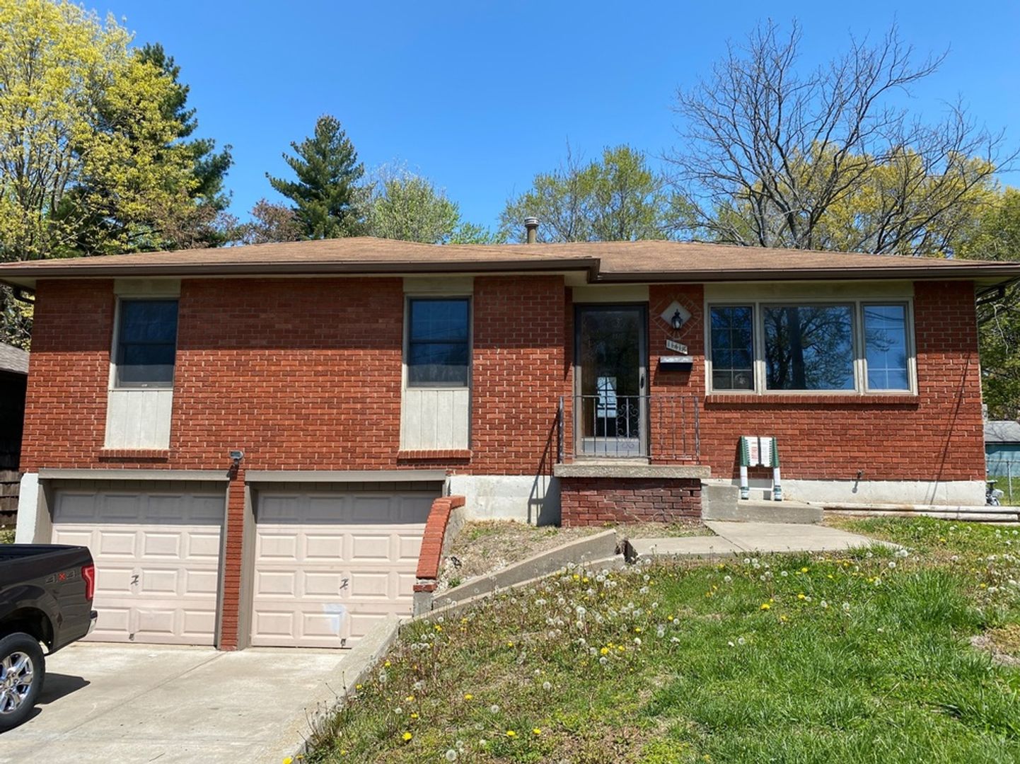 Raytown, MO House: 11418 E 59th St