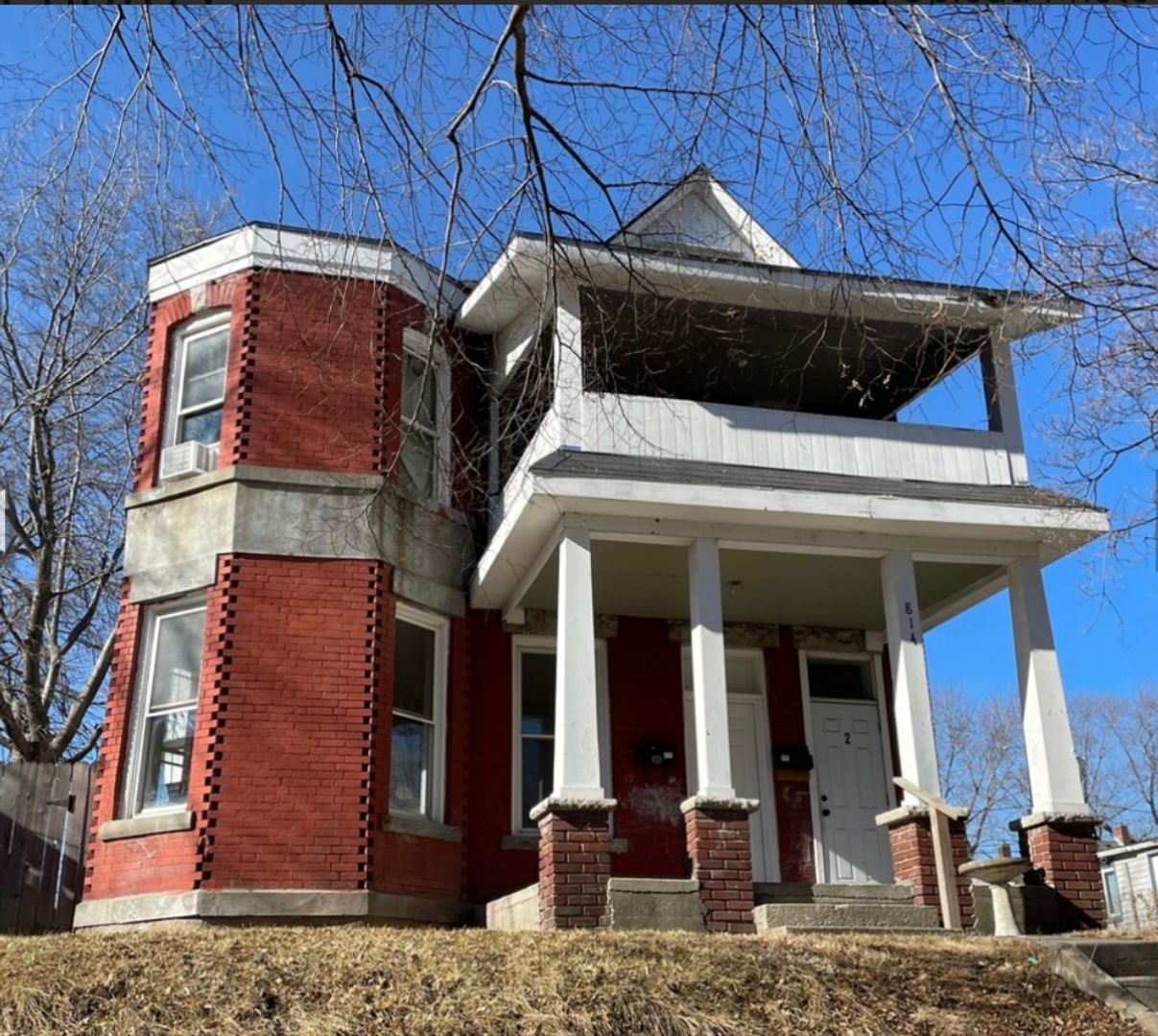 Kansas City Apartment: 814 Elmwood Ave
