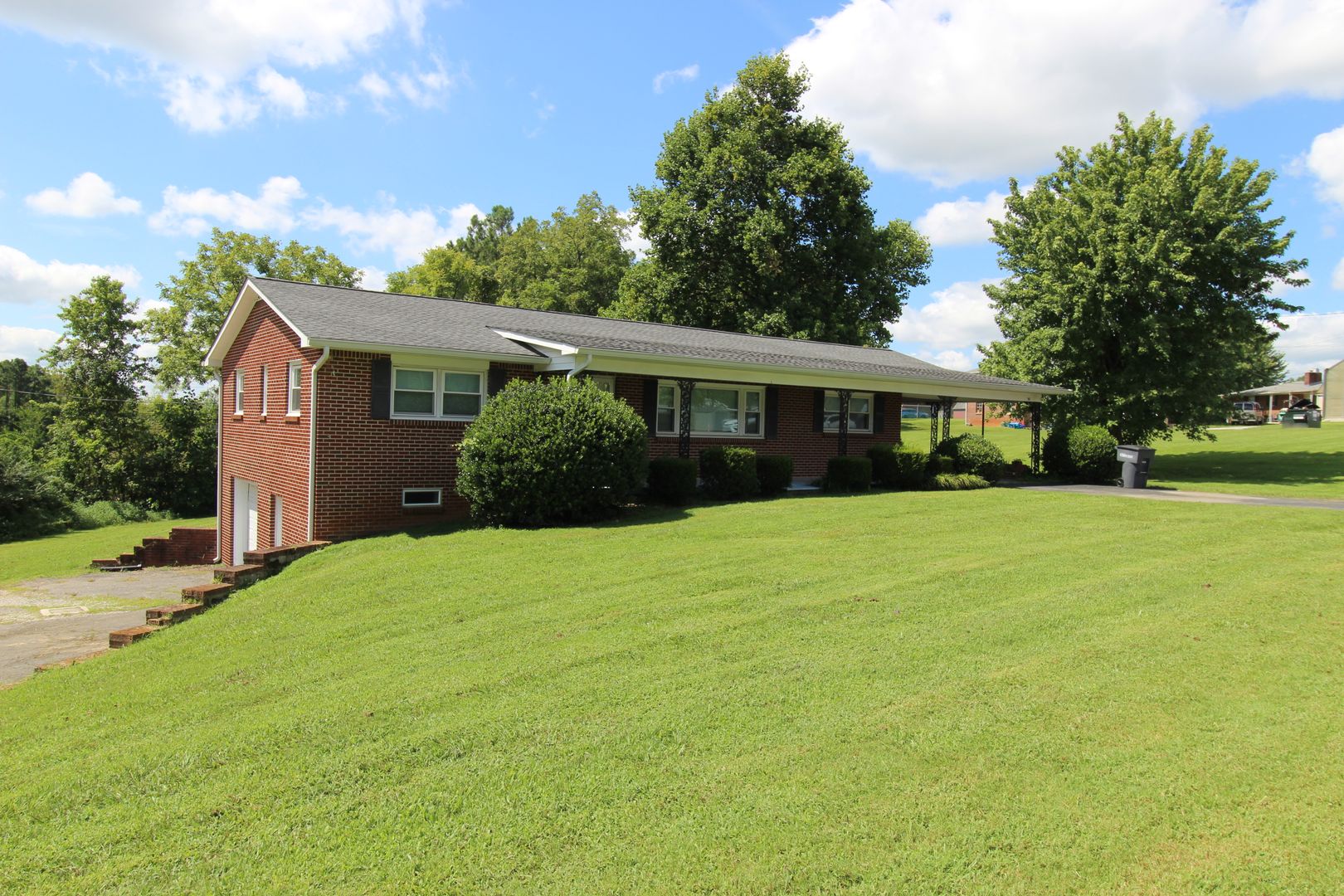 Cookeville House: 960 Fairground St