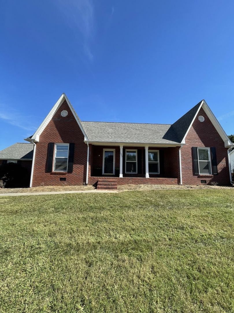 Cookeville House: 1002 Cambridge Ct