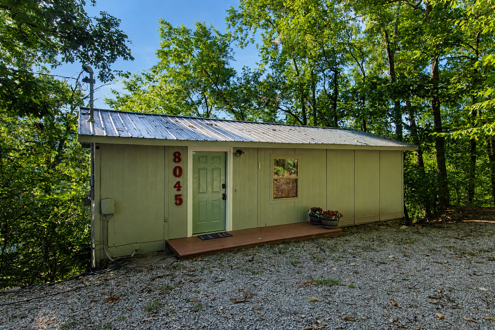 Silverpoint House: 8045 Sarah Thomas Rd