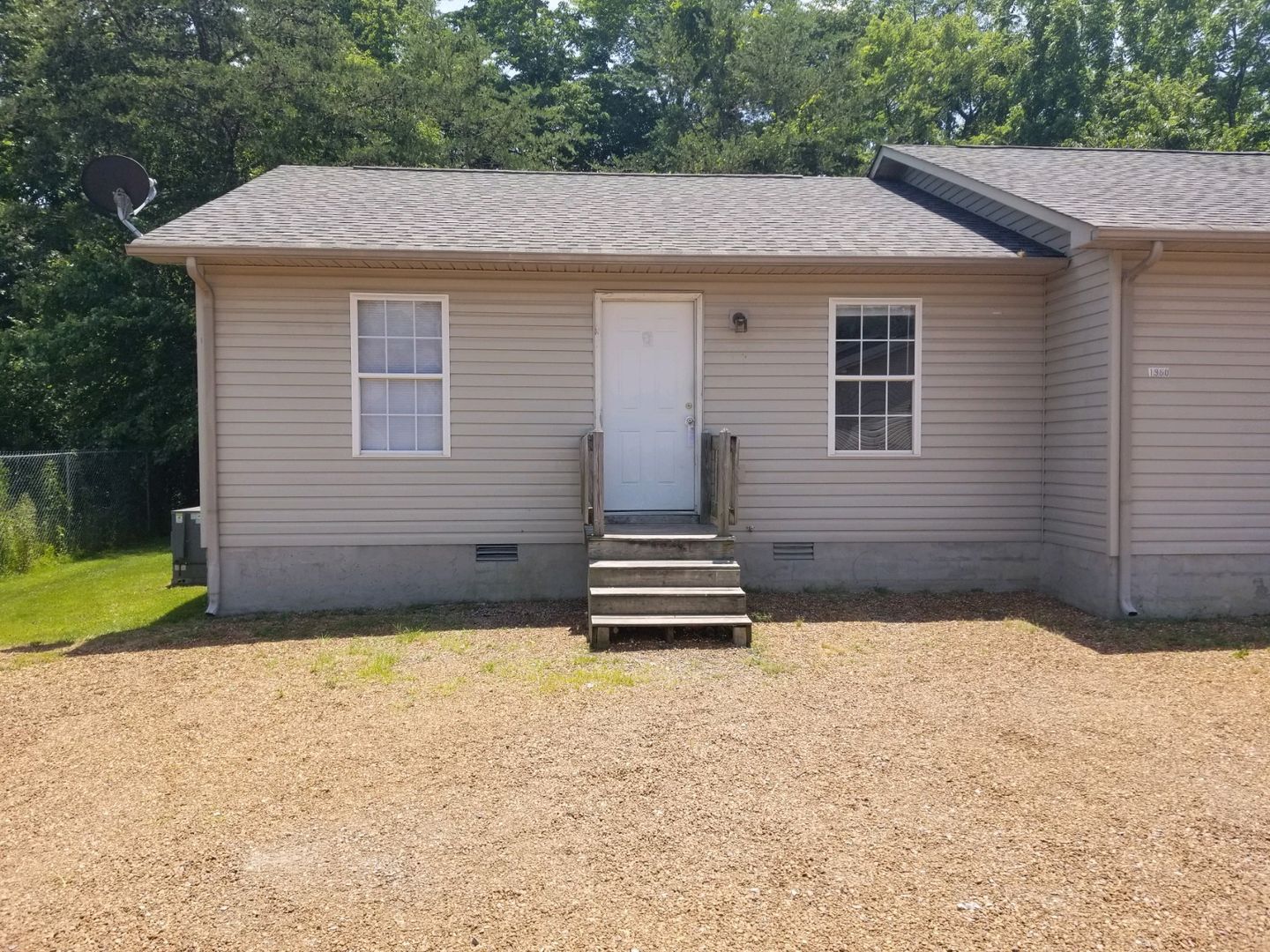 Crossville Apartment: 1960 E First St