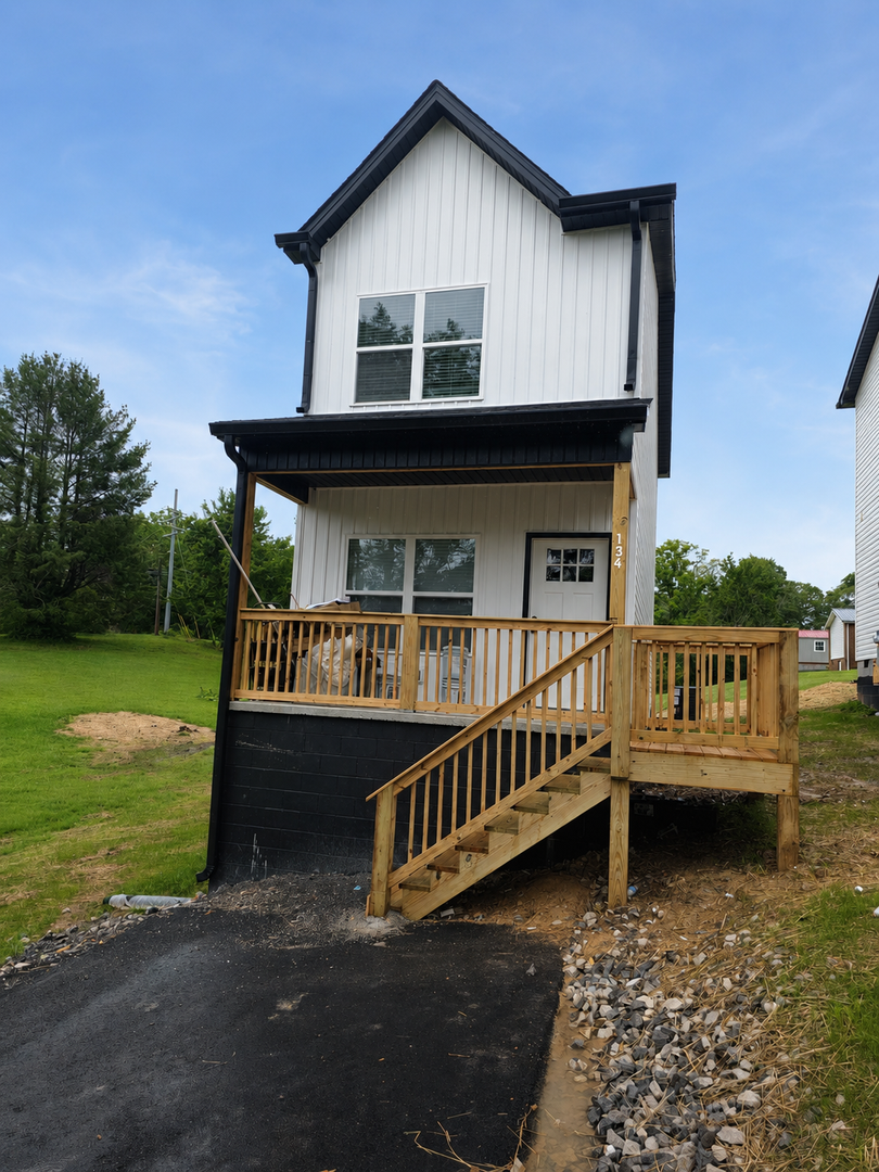 Crossville House: 134 Stone Drive