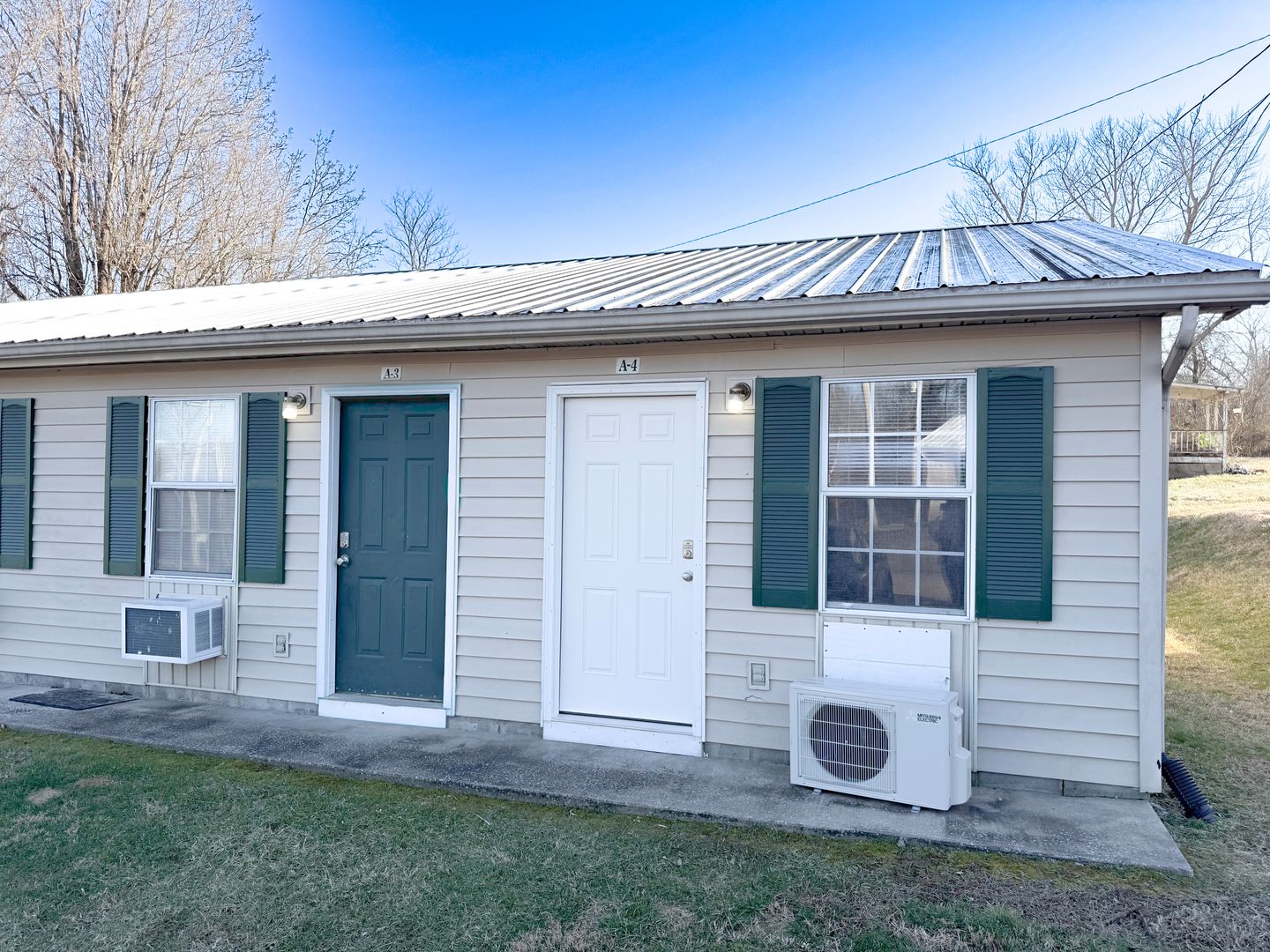 Jamestown Apartment: 222 Chapman Road