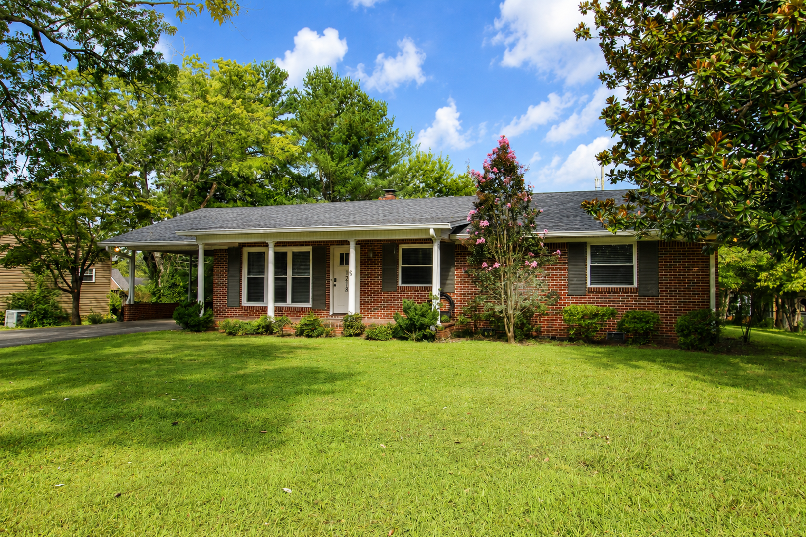 Cookeville House: 1218 W White Oak Dr