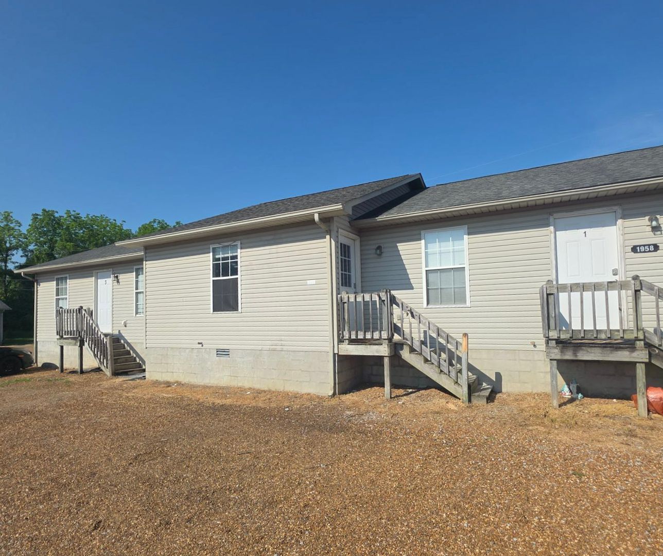 Crossville Apartment: 1958 E First St