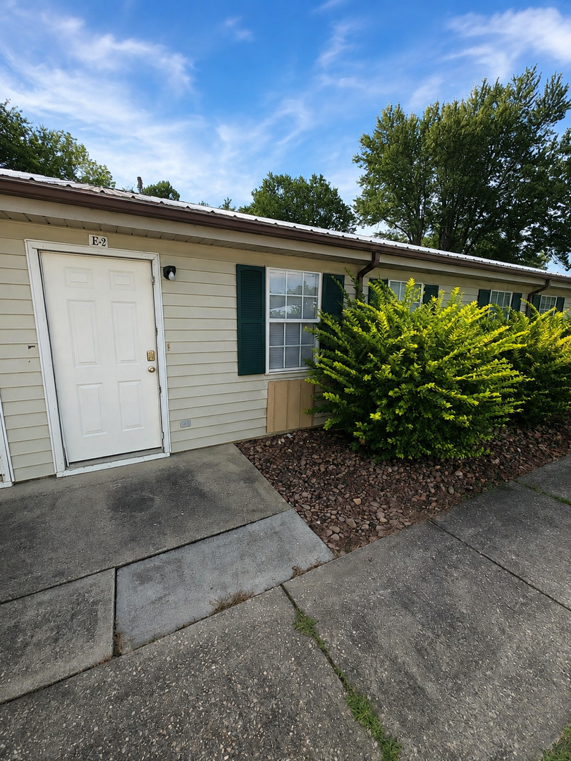 Jamestown Apartment: 340 West Briar Ave