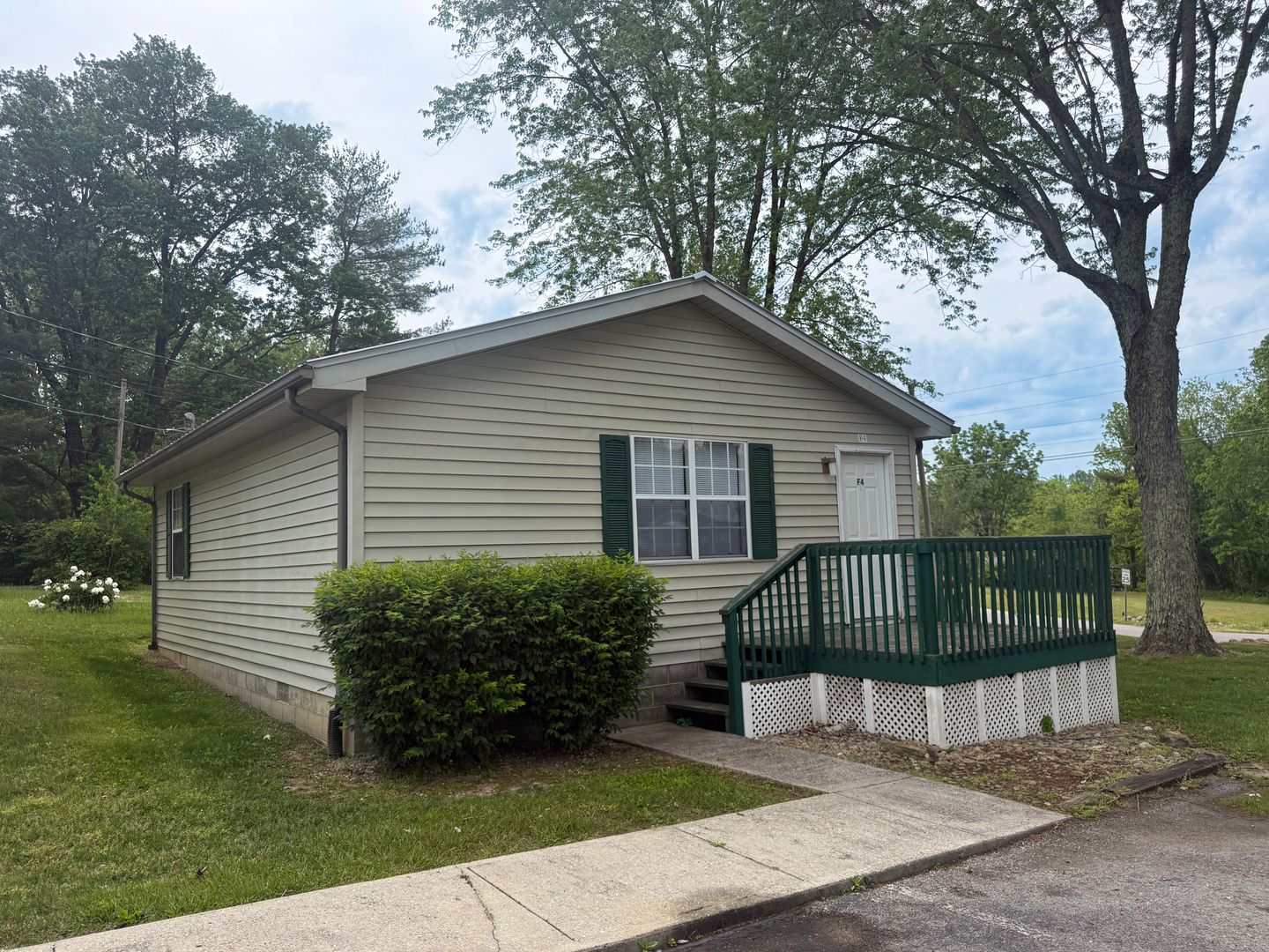 Jamestown Apartment: 340 West Briar Ave