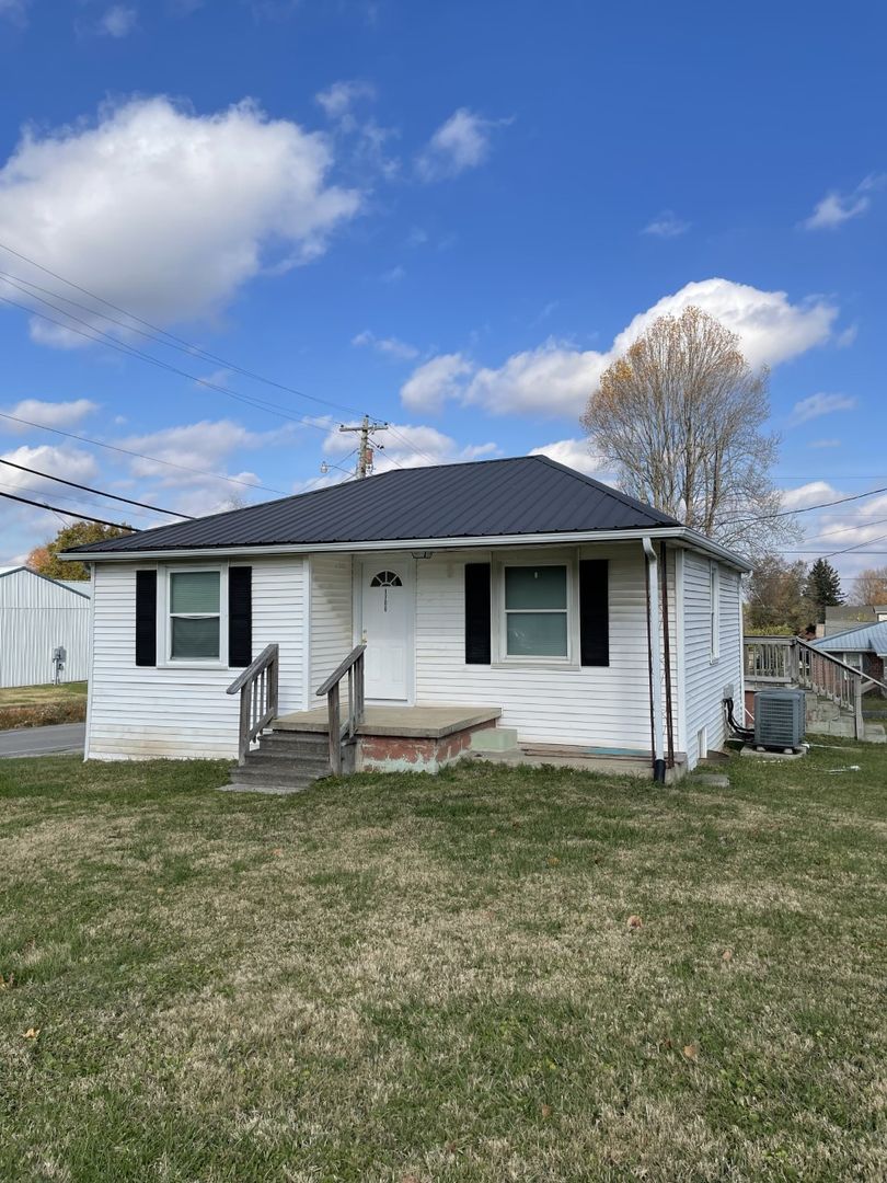 Cookeville House: 1700 E Spring St