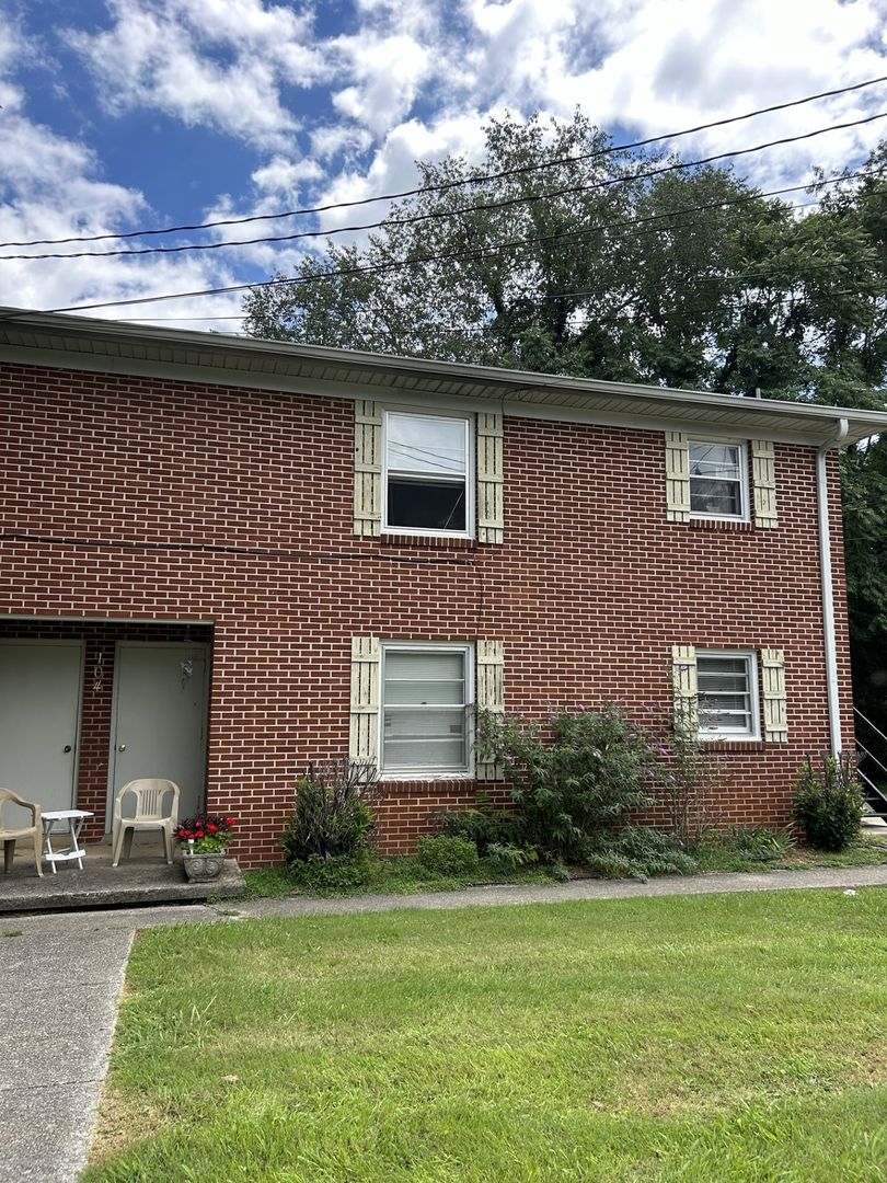 Sparta Apartment: 104 Greenlawn Dr